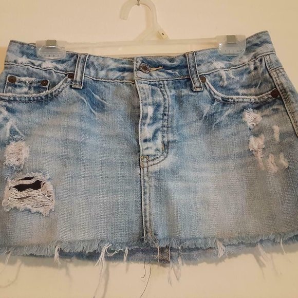 American Eagle Distressed Denim Mini Skirt Size 2 - Picture 1 of 6